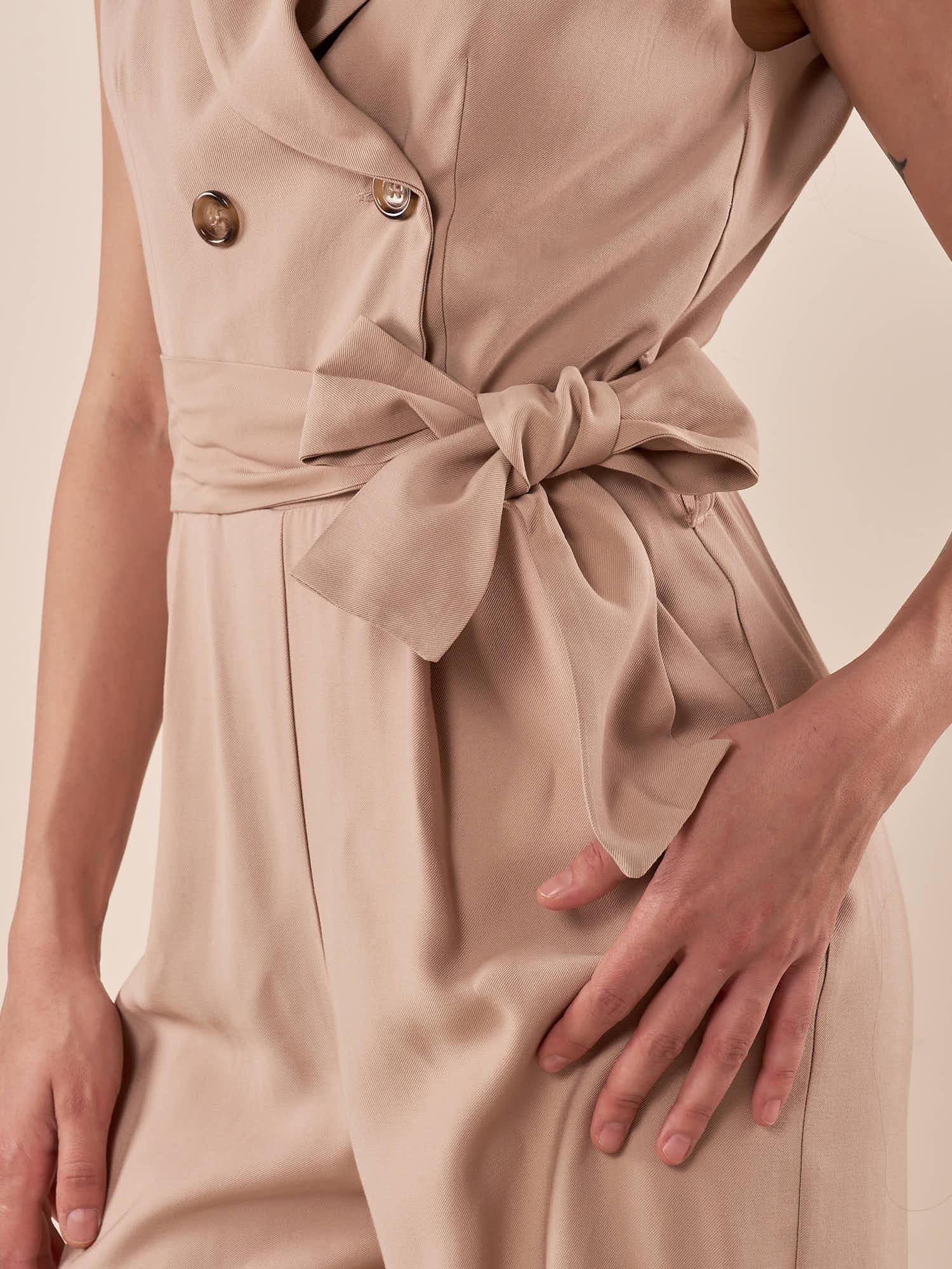 Tuta Donna elegante doppio petto con ciintura in vita e pantalone lungo a gamba larga. TU000819 BEIGE ARTIGLI 