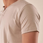 T-shirt Uomo in cotone 100% con colletto serafino. BAM5455 DESERT STONE BACI & ABBRACCI 
