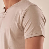 T-shirt Uomo in cotone 100% con colletto serafino. BAM5455 DESERT STONE BACI & ABBRACCI 