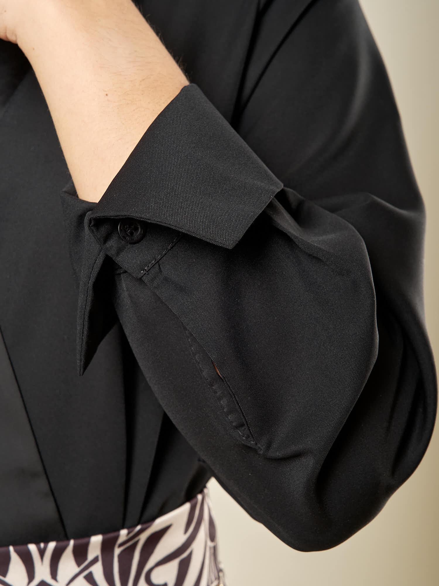 Camicia donna body con rifiniture in raso. Scollo a incrocio, dettaglio gemello. BD003629 NERO ARTIGLI 