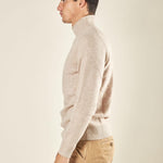 Maglia Uomo Collo Lupetto in Misto Lana. Comfort Termico e Stile Minimal. CON415225 AVENA CONSENSO 