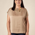 Blusa Donna Curvy Girocollo Ampio   Raso Goffrato Davanti e Spacchetto Laterale. F453YBFKAVI TORTORA Lizalù Donna 