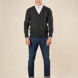 Cardigan Uomo manica lunga in misto viscosa. Eleganza rilassata e comfort naturale. CON/3005900 VERDE BOTTIGLIA CONSENSO 