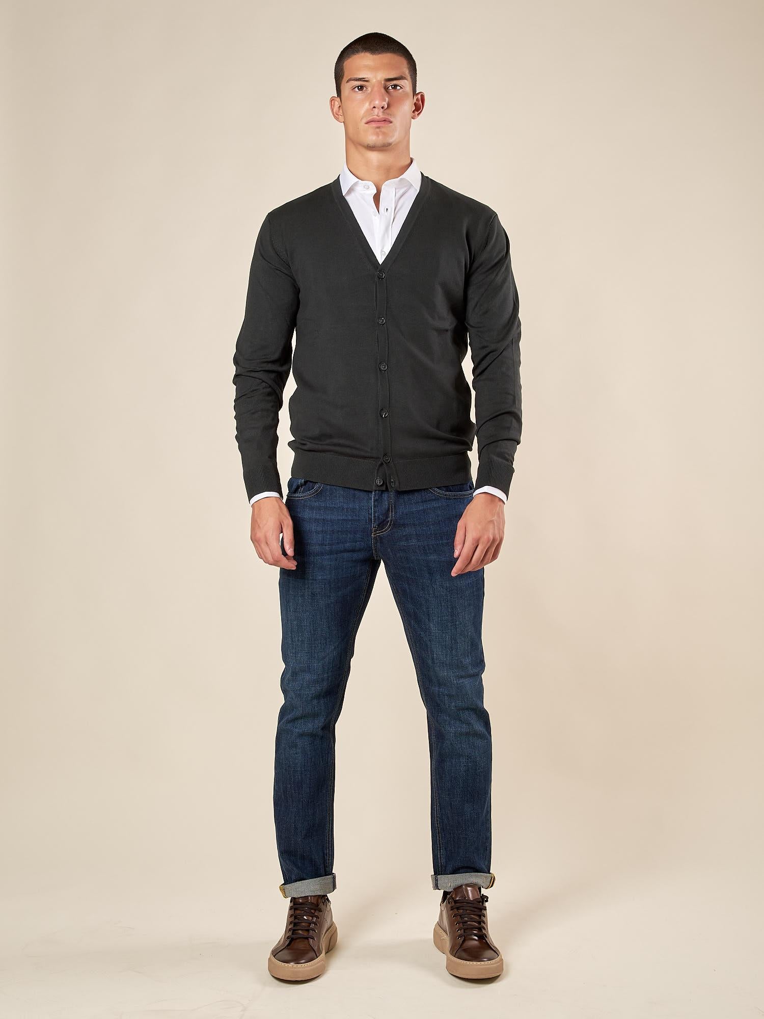 Cardigan Uomo manica lunga in misto viscosa. Eleganza rilassata e comfort naturale. CON/3005900 VERDE BOTTIGLIA CONSENSO 