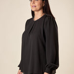 Blusa Donna Curvy Girocollo  Manica Lunga con Dettaglio Gioiello e Pience Frontali. F196YBFPEG NERO Lizalù 