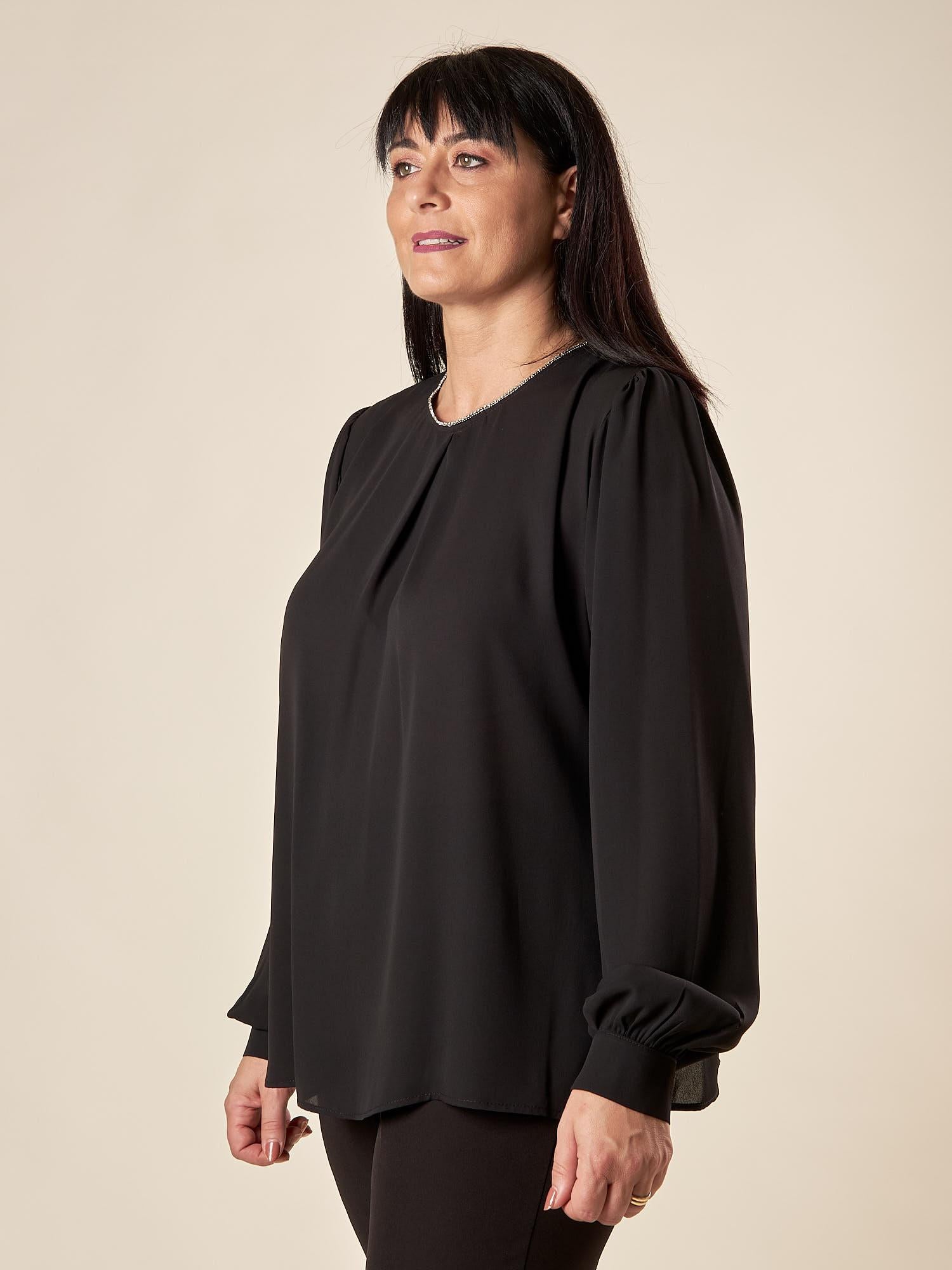 Blusa Donna Curvy Girocollo  Manica Lunga con Dettaglio Gioiello e Pience Frontali. F196YBFPEG NERO Lizalù 