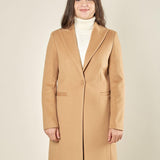 Cappotto donna monopetto ad un bottone. Tasche a filetto, petto a lancia e martingala sul retro. CP003470 CAMMELLO ARTIGLI 