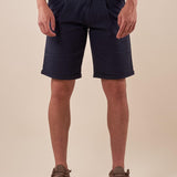 Bermuda Uomo in cotone elasticizzato con pince e risvolto tasca america. M48635 BLU GUY 