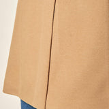 Cappotto donna monopetto ad un bottone. Tasche a filetto, petto a lancia e martingala sul retro. CP003470 CAMMELLO ARTIGLI 