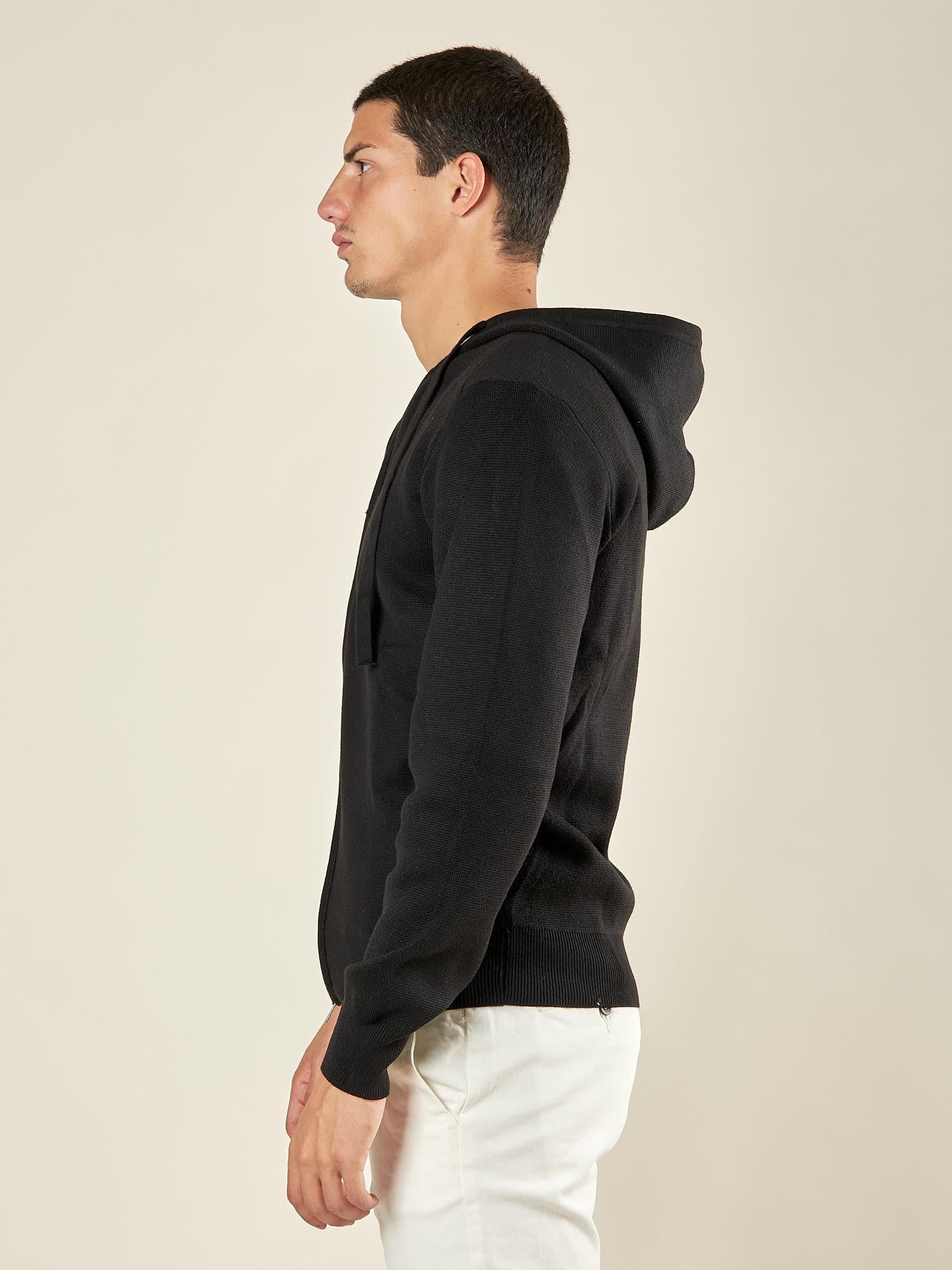 Maglia Uomo Invernale in Misto Viscosa con Zip e Cappuccio. Stile Sportivo ed Eleganza Casual. CON4051225 BLACK CONSENSO 
