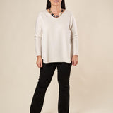 Maglia Donna Curvy in Viscosa  Scollo a V, Manica Raglan e Micro Paillettes Tono su Tono. F768YBFAZ23804 CREMA Lizalù 