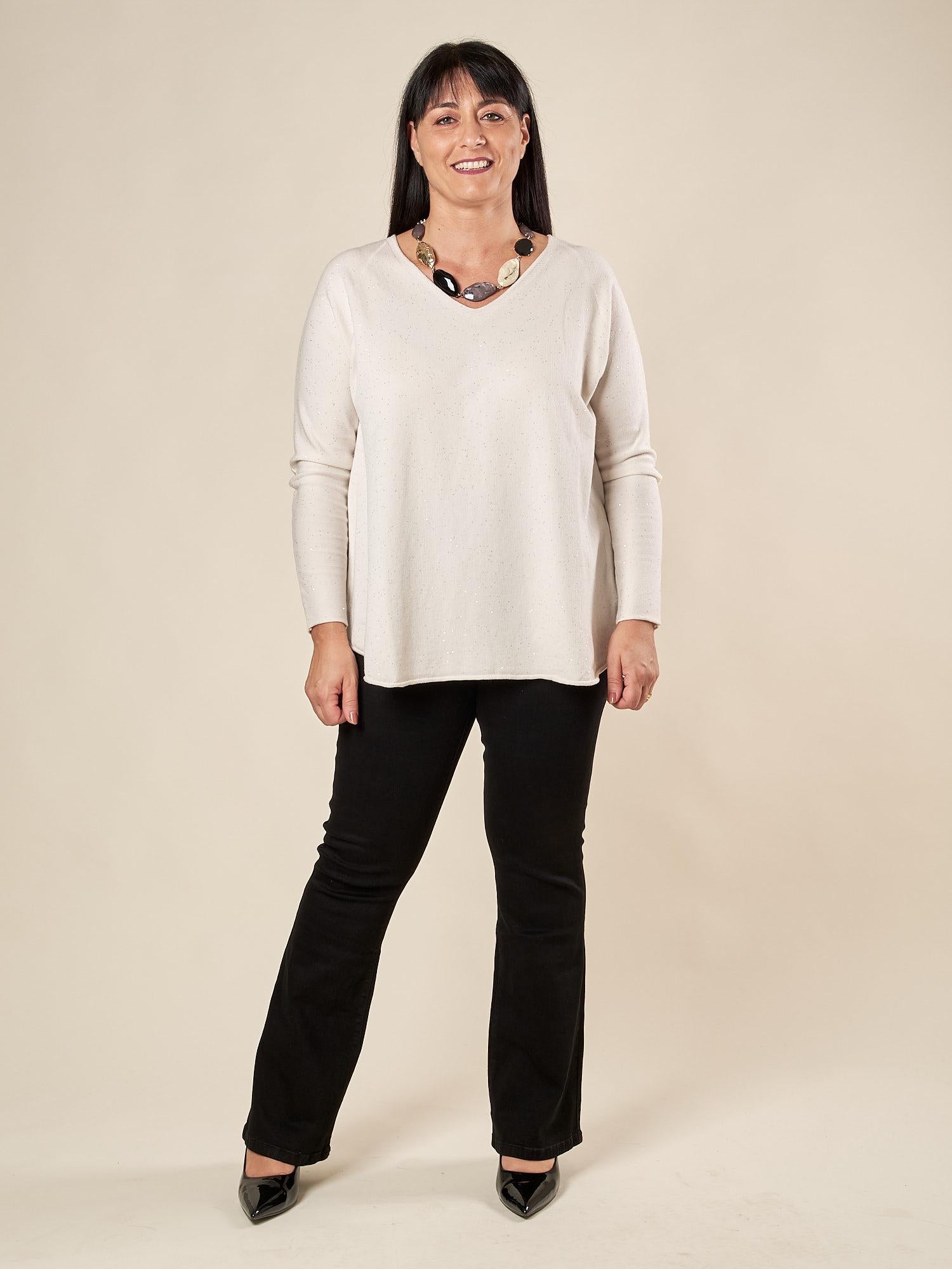 Maglia Donna Curvy in Viscosa  Scollo a V, Manica Raglan e Micro Paillettes Tono su Tono. F768YBFAZ23804 CREMA Lizalù 