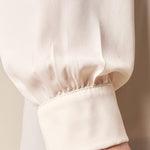 Blusa Donna Curvy con Collo Camicia  Dettaglio Collana e Arricciatura sulla Spalla. F708YBFSARA CREMA Lizalù 