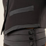 Gilet donna corto con bordi in raso. Tasche a filetto e bottoncini tono su tono. GL003001 NERO ARTIGLI 