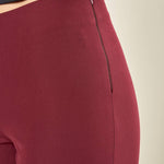 Pantalone donna in tessuto tecnico a zampetta. Vita regolare, zip laterale invisibile. PA003492 BORDEAUX ARTIGLI 