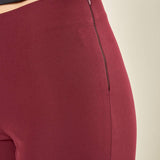 Pantalone donna in tessuto tecnico a zampetta. Vita regolare, zip laterale invisibile. PA003492 BORDEAUX ARTIGLI 