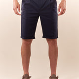 Bermuda Uomo chino in raso di cotone con pence e risvolto. CON2744425 NAVY CONSENSO 