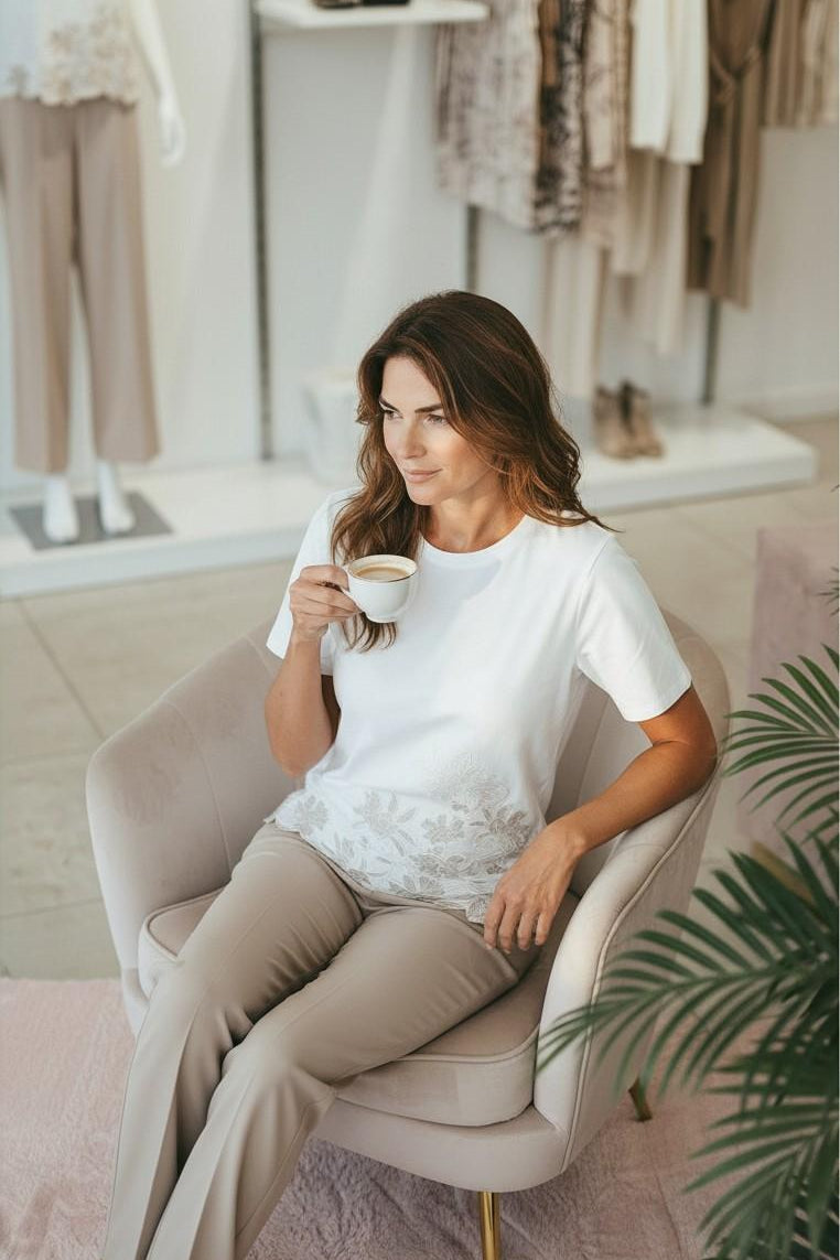 T-Shirt Donna in Cotone Elasticizzato con Ricamo Floreale. TS004896 PANNA ARTIGLI 