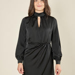 Abito donna corto in raso. Maniche lunghe, effetto portafoglio. AB003442 NERO ARTIGLI 