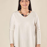 Maglia Donna Curvy in Viscosa  Scollo a V, Manica Raglan e Micro Paillettes Tono su Tono. F768YBFAZ23804 CREMA Lizalù 