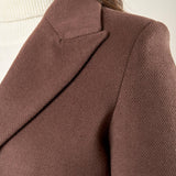 Cappotto donna monopetto ad un bottone. Tasche a filetto, petto a lancia e martingala sul retro. CP003470 CIOCCOLATO ARTIGLI 